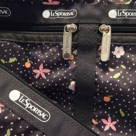 Vtg LeSportSac Black Deluxe Everyday Expandable Crossbody Purse Fruity Petals - Picture 3 of 5